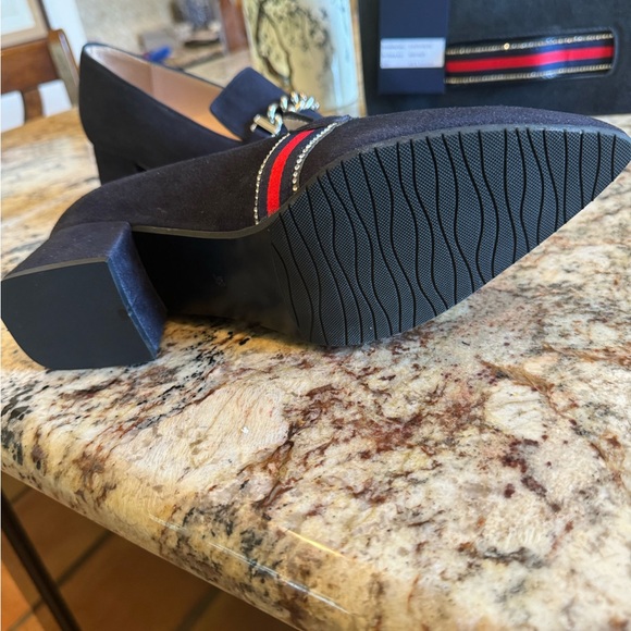 Designer Daniela, classic, elegant, navy blue suede purse with matching loafers - Picture 3 of 4